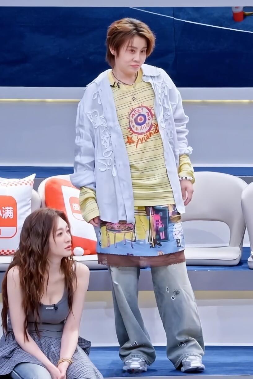 乘风破浪的姐姐濛这个穿搭是？ 裙子还是衣服还是？ 啊哈哈哈哈哈哈乘风破浪的姐姐‖