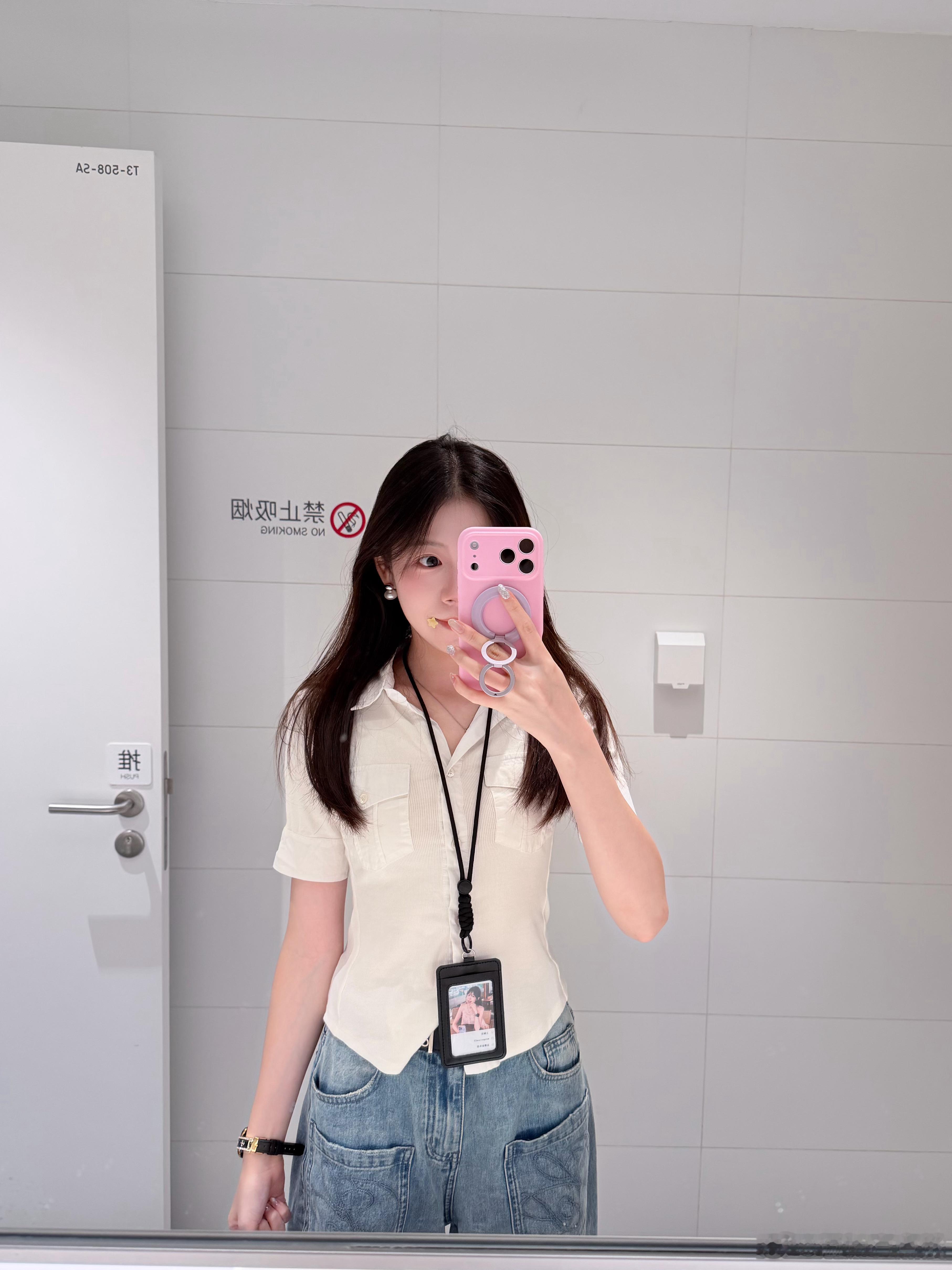 感觉好心酸啊哈哈哈哈平时上班睡得晚一天全是工作周末还得硬撑着早起出去玩没办法本女