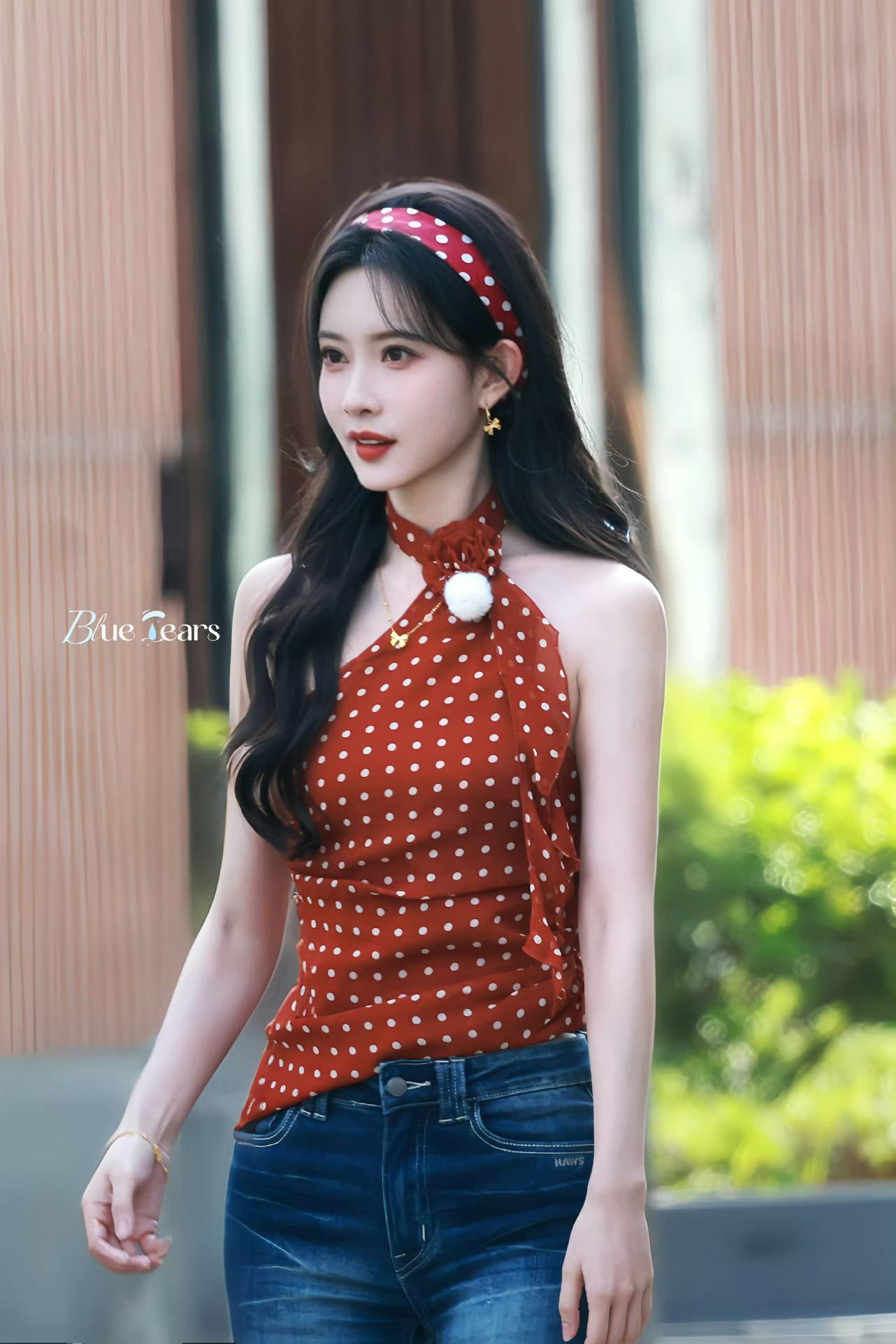 孟子义腰比名牌细孟子义的腰比背后的名牌还细奔跑吧 我真的会对孟子义的身材发出感叹