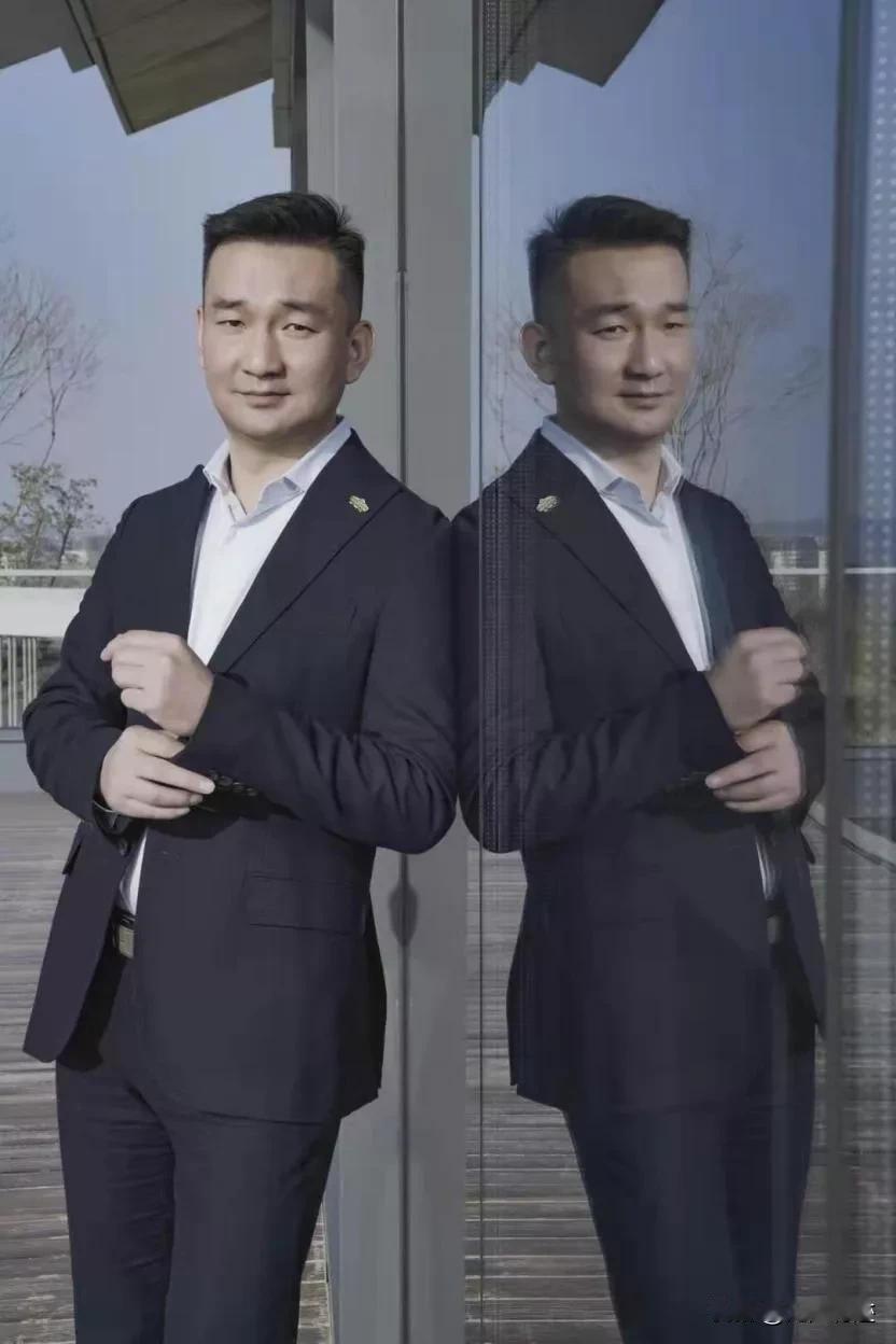 48岁，不介意的话，就来撩吧！我很丑，可我很温柔，我的眼睛小，因此只能装得下一个