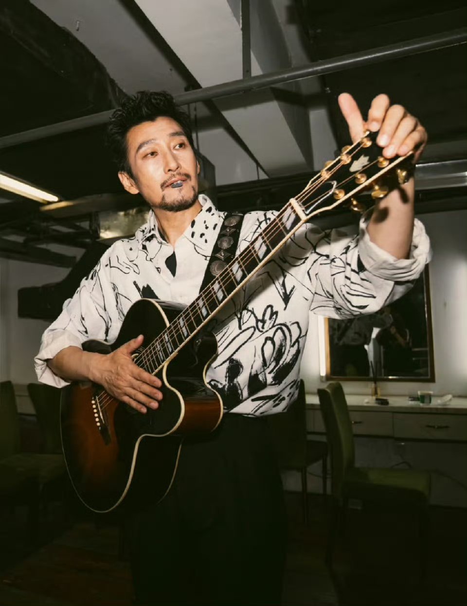 退圈17年的顶流歌手满江杀回来了一开口就知道什么叫顶级唱功！直接被满江狠狠圈粉！