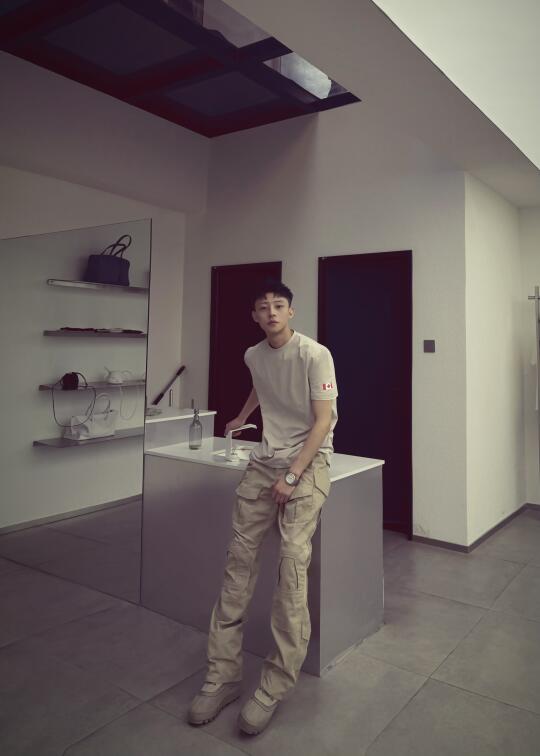 这么穿 不就是沙漠之鹰吗