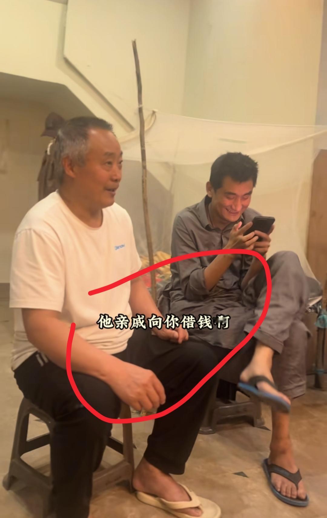 以前我觉得老陆是个老实人，现在才发现，他才是真正的江湖老手
皮衣哥刚说完冷冰冰的