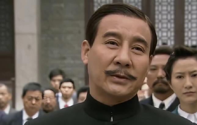 近日网络上很多人在质疑孙中山画像不应该挂在天安门广场。认为其是中国国民党的国父，