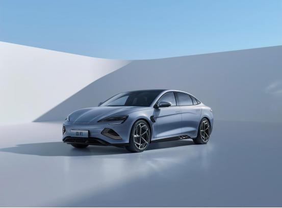 2022款700km长续航后驱版，行驶2.6万公里，自提车起车辆就存在跑偏问题，