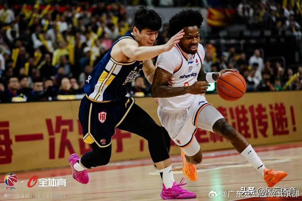 三人得分20+！上海男篮赛季“双杀”广东宏远！
今晚，CBA联赛第一阶段迎来收官