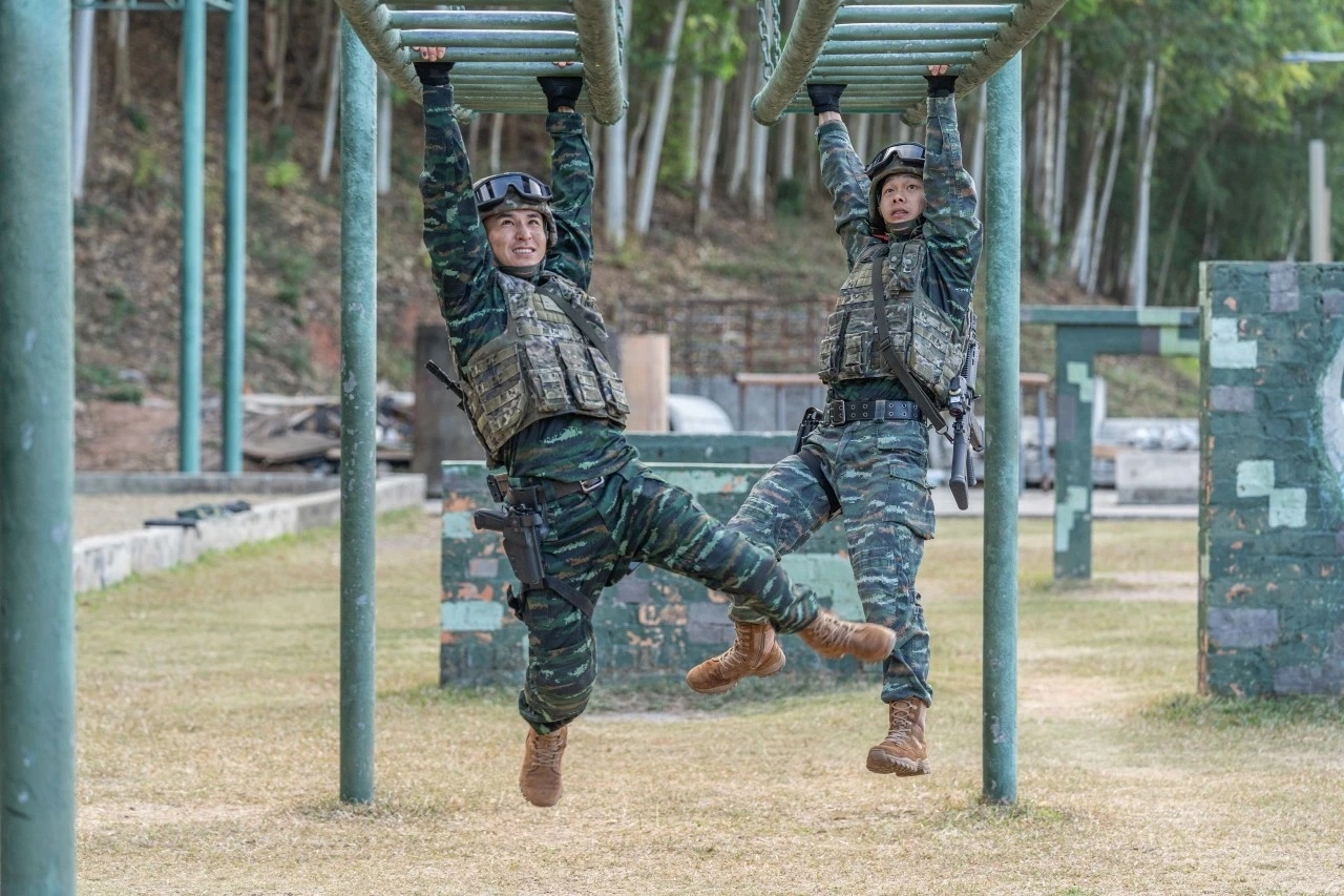 武警广西总队机动支队二级上士殷加宏（广西武警） 