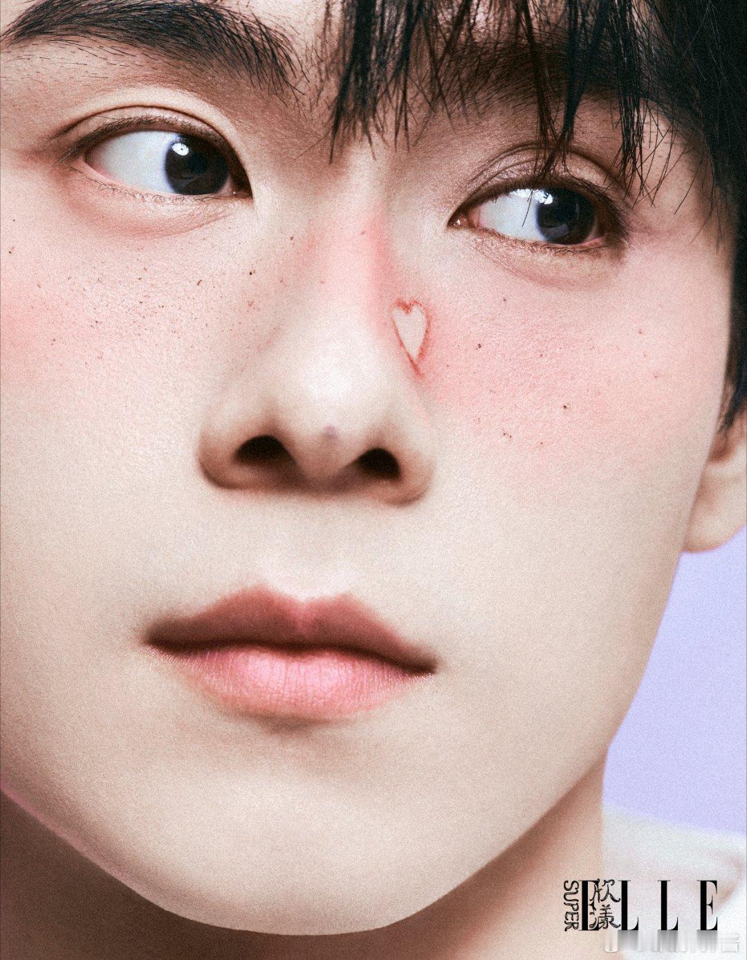 胡一天顶着灵珠脸当魔丸 身高优越身姿挺拔 胡一天这外形条件绝了温柔气质配狂拽发型