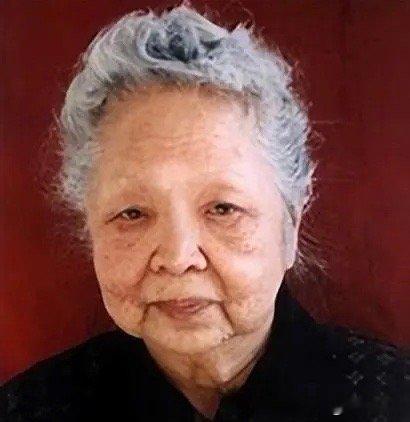 1957年，美国海关私吞了中国女人行李箱里面的6800美元现金后开心不已，殊不知