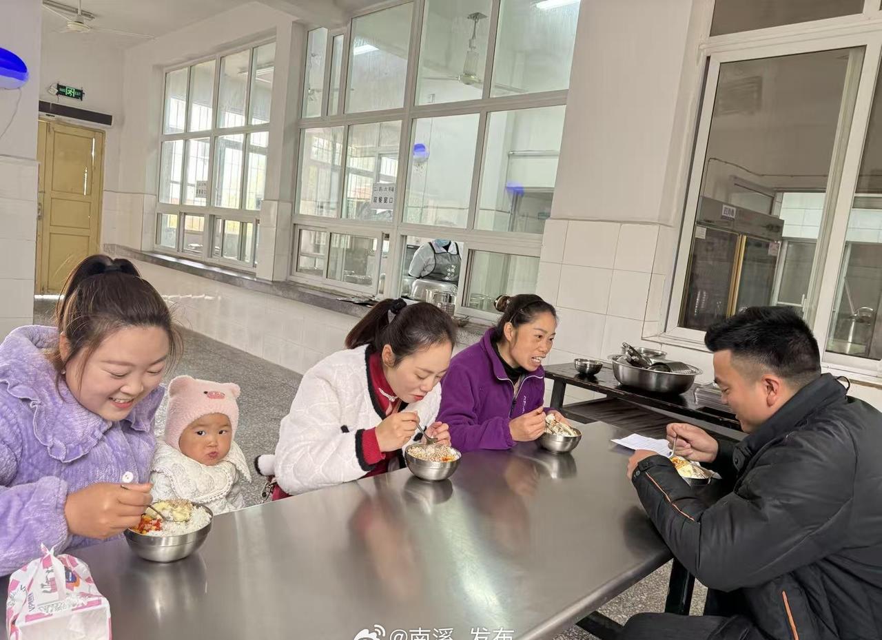 【南溪区大观镇牟亭幼儿园2026春膳食委员会正式成立】为深入贯彻《3-6岁儿童学