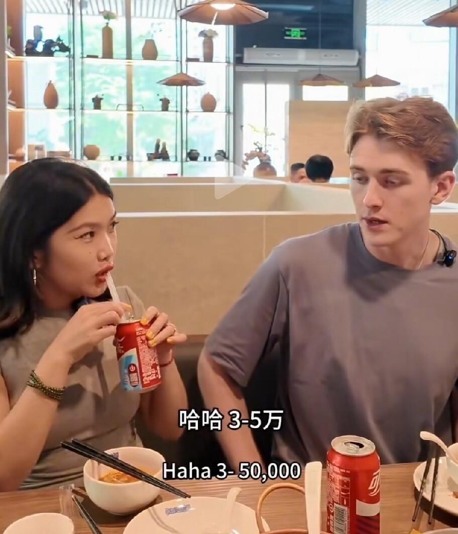 王水牛真名实姓，美籍博主，自称复旦研究生，结果被扒只是短期语言培训，根本不是复旦