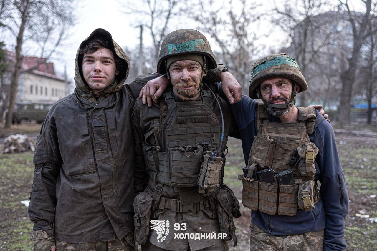 乌克兰武装部队第93旅的士兵又创造了一个奇迹：三人小组在阵地上坚守了224天，在