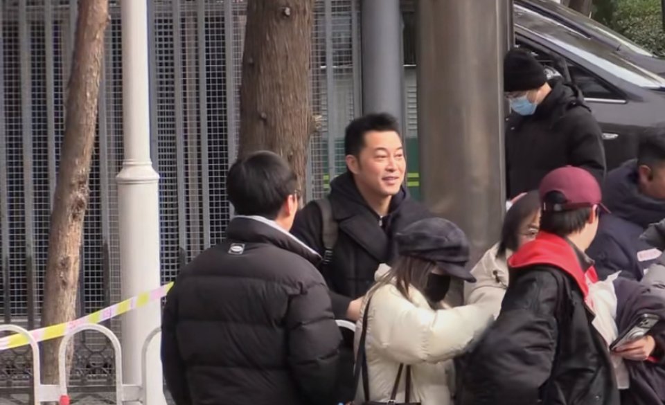 沙溢春晚联排沙溢现身央视大楼沙溢现身央视大楼了沙溢