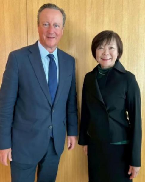 安倍晋三要是泉下有知，估计真得气得翻个身。

麻烦看官老爷们右上角点击一下“关注