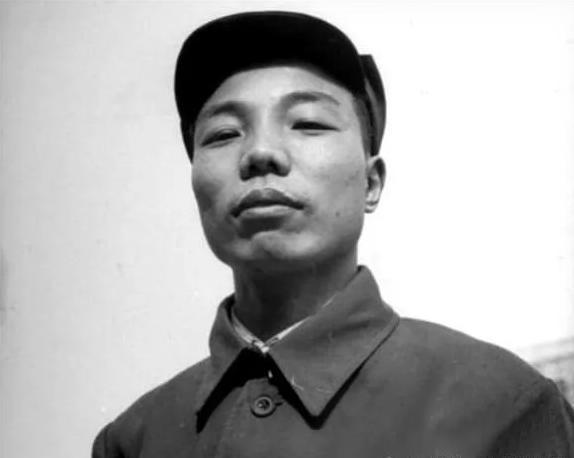 他是新中国最年轻的上将，“失踪”7年后现身，使许世友失声痛哭

1955 年中国