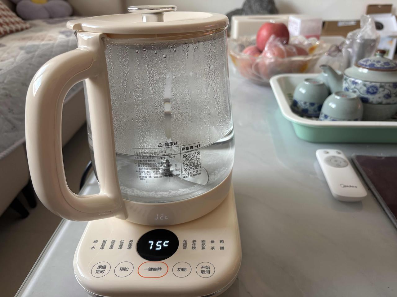 儿子从浙江回来，特意给我带了一个烧水壶。我刚用了几次，真是又方便又省心，烧水快、