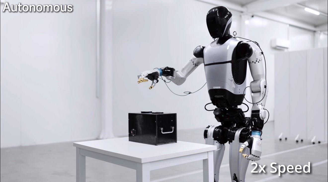 之前看了太多机器人跳舞、翻跟头的视频，热闹归热闹，但总觉得离生活很远。但小米把人