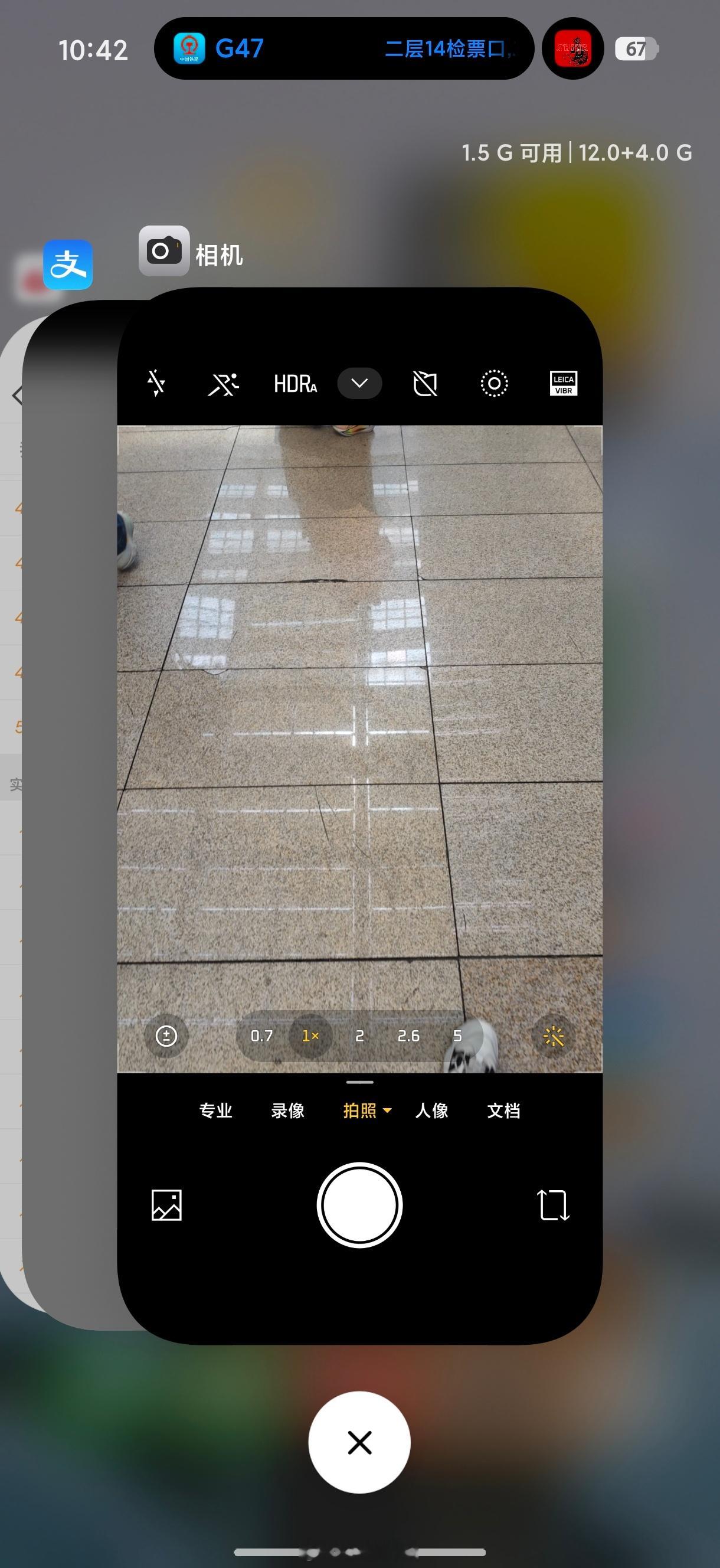 刚到高铁站想拍个站里人流情况，内存爆满直接系统卡崩了