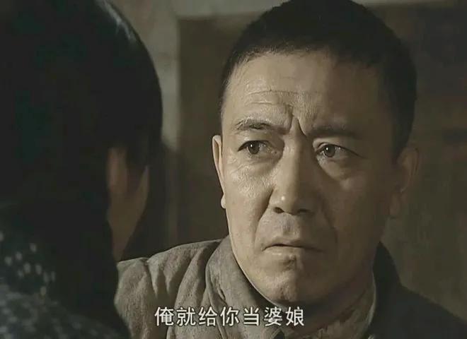 李团长，给咱讲个战斗故事吧，可爱听你白呼故事呢。好吧，有一次，在彝族区开车，对面