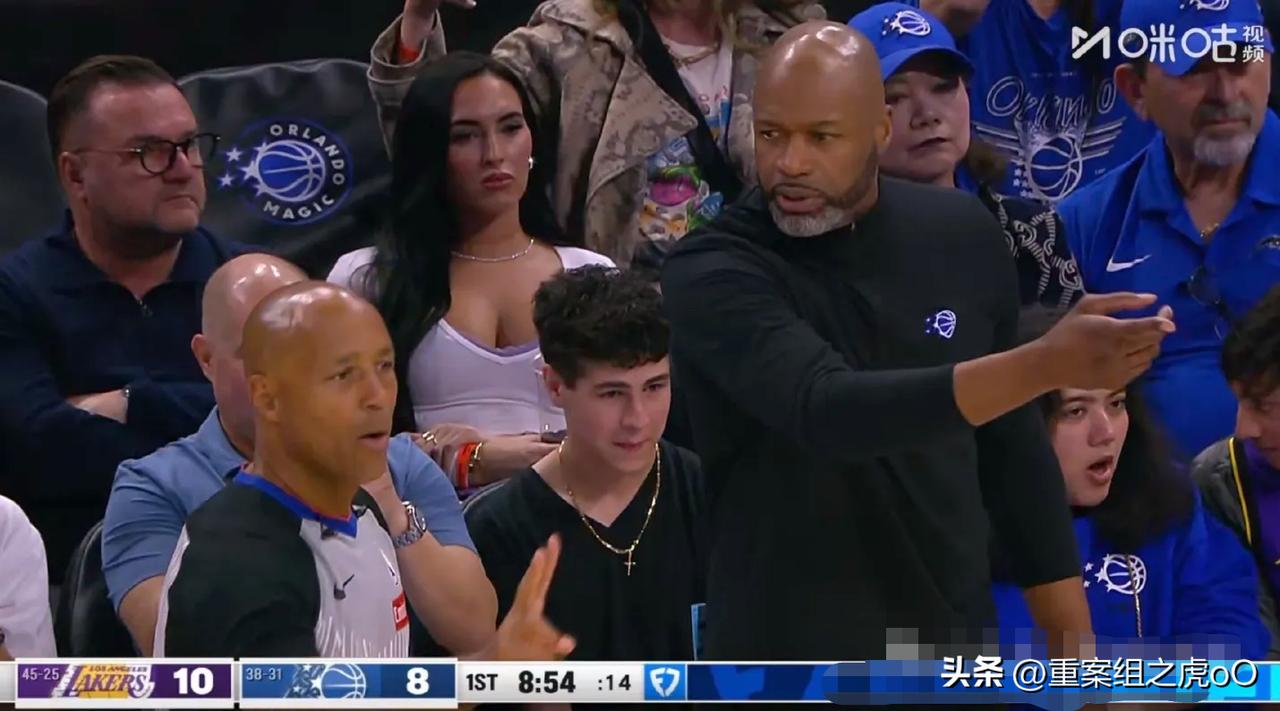 湖人105-104绝杀魔术
小里弗斯但凡在最后时刻进一个三分。打的都不会这么辛苦