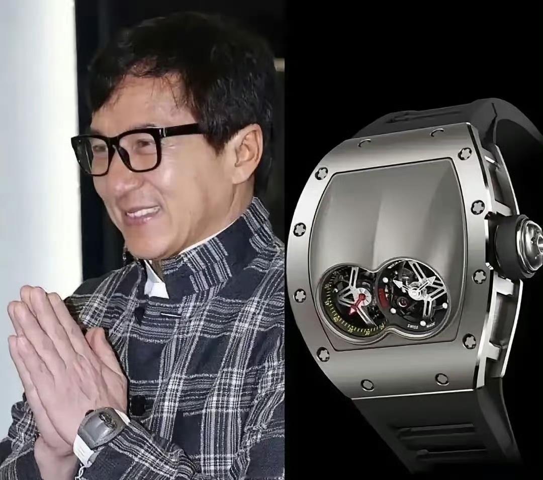 网友A：成龙大哥这富炫得……我真是没话可说，那块表就值1000万，普通人真是想都