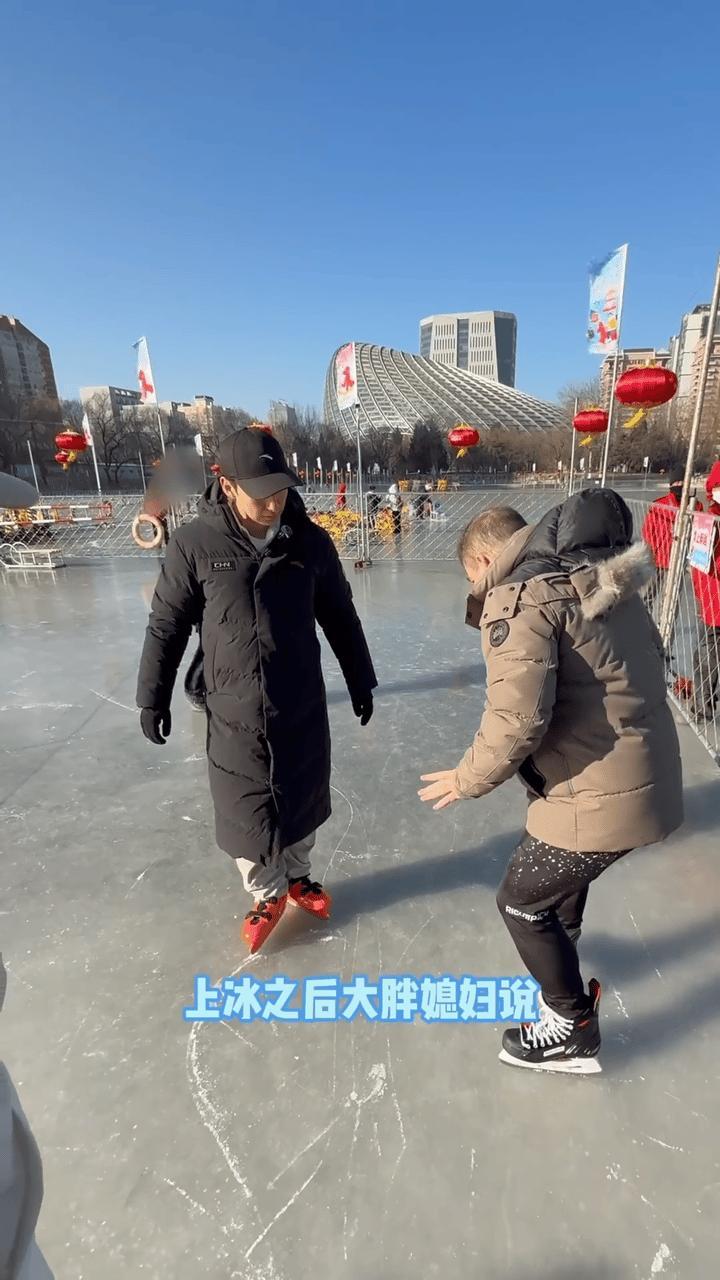 张踩铃 洋相还得洋人出 踩铃现在这个心态越来越稳了，看着大胖媳妇在那边社死都不带