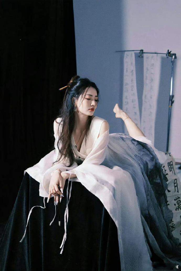 徐璐这妖娆的模样