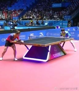 王曼昱对战陈梦首局11-4告胜！
没想到第一局陈梦一直王曼昱压着打，似乎没有办法