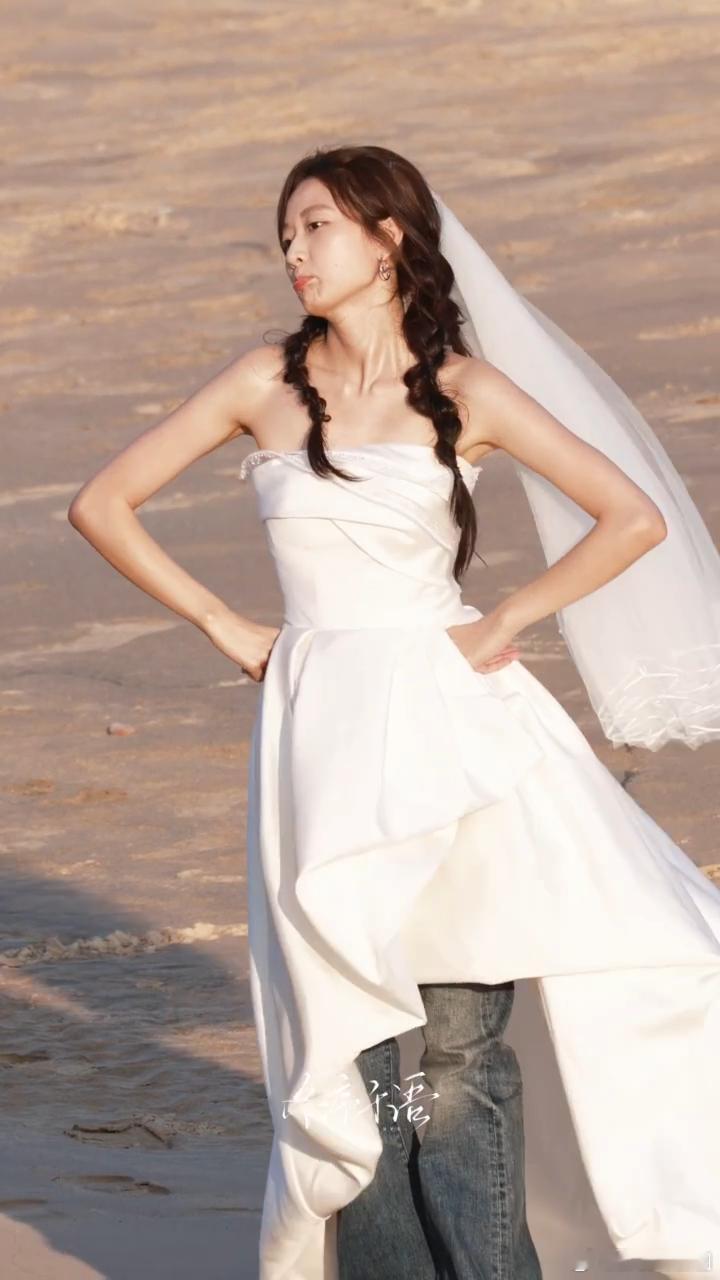 孙千婚纱里是牛仔裤孙千婚纱里穿牛仔裤氛围感满满的路透刷屏，幕后细节格外有意思。孙