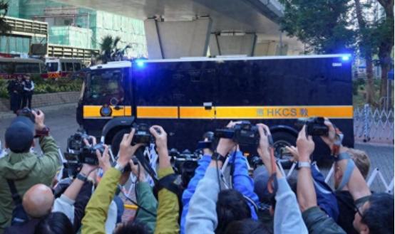 黎智英定罪不到24小时，特朗普求中方一件事，英首相要访华讨说法
 
可能有人不懂