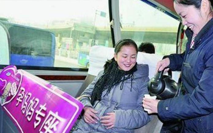 90后女孩给孕妇让座后，孕妇的回赠让她意外：善良从不会被辜负
 
90后女孩林晓