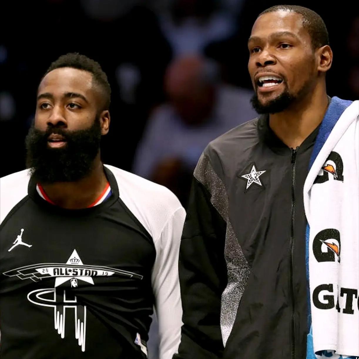 谁是牛马？NBA新赛季球员出场时间：
1、马克西——40.3分钟
2、埃奇库姆—