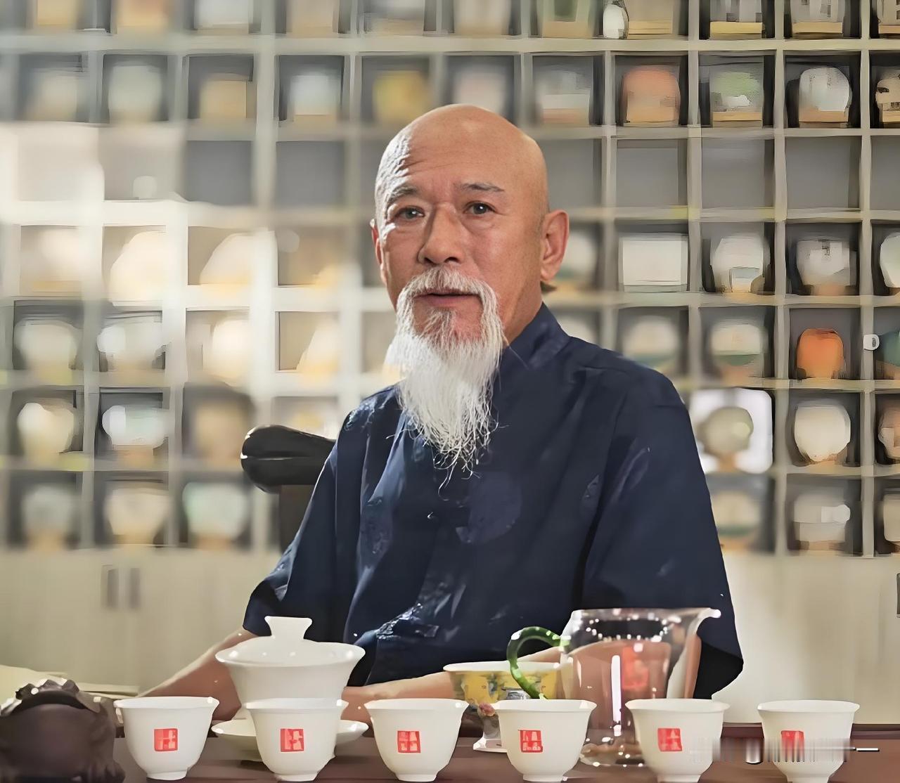 《江海潮生》论格局，

除了实业兴邦的张謇，

就是剧中分文不取还把积蓄全捐给张