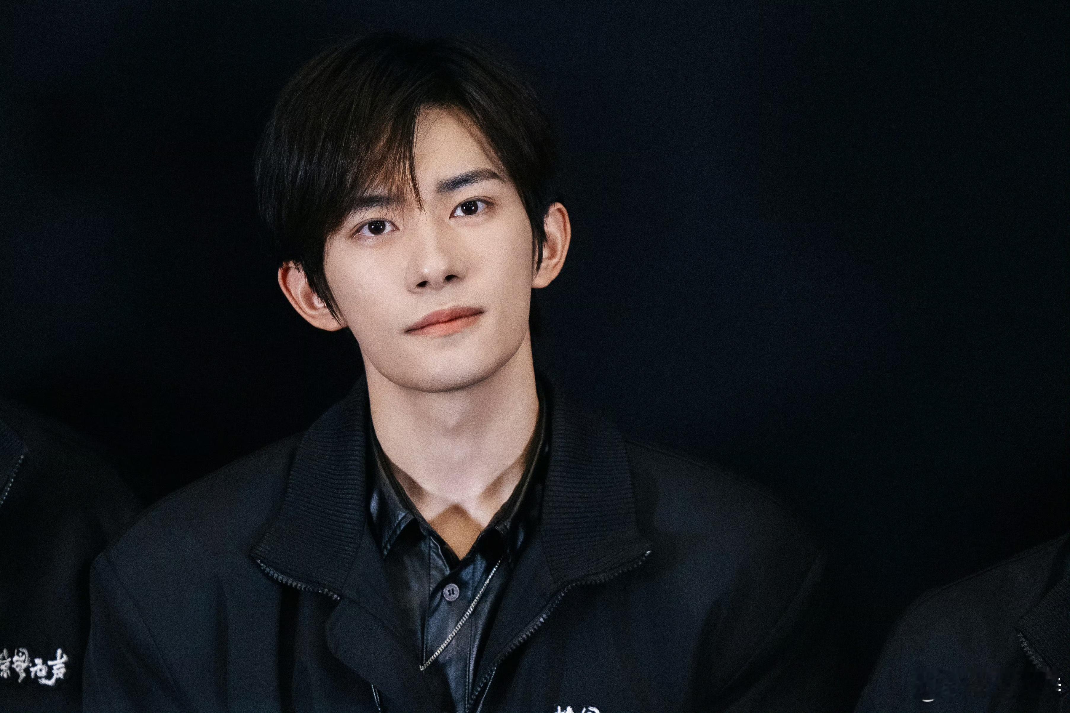 易烊千玺好正的一张脸不用刻意扮酷，易烊千玺一身正气自带光芒，《惊蛰无声》严迪警官