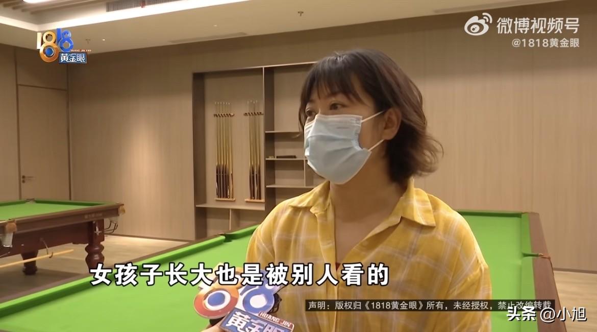 杭州良渚君澜度假酒店的女更衣室。

张女士带着9岁的外甥女，刚把衣服脱完。小姑娘