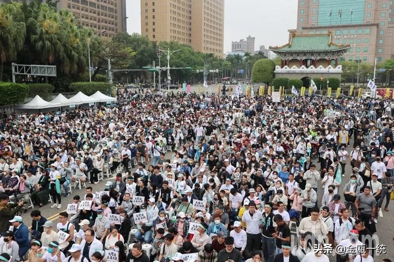 声援柯文哲活动“破3万人”

刚前面才说 “329上凯道讨公道”现场人数长时间保