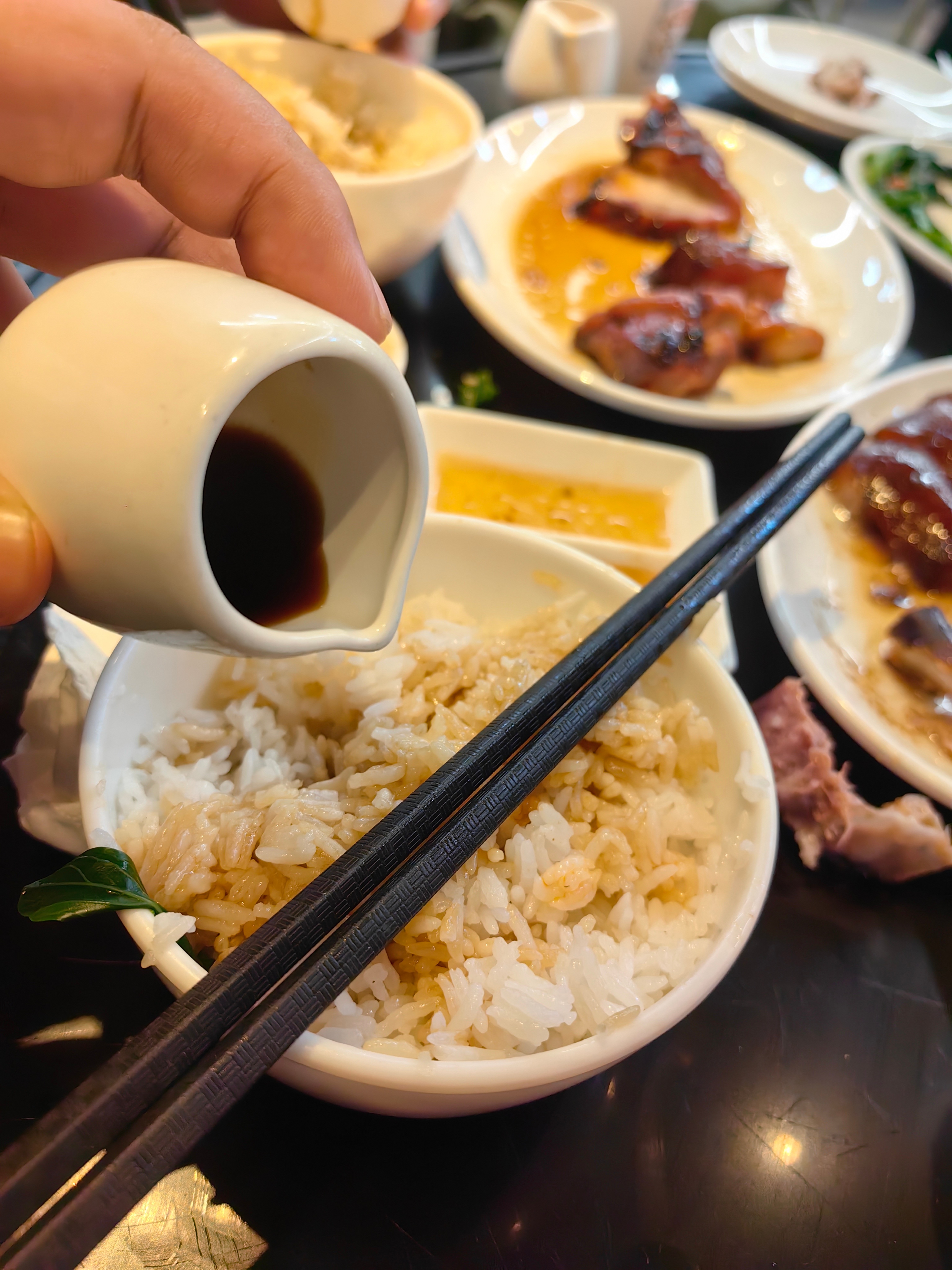 大湾区很喜欢的一家烧鹅店：烧鹅下庄，叉烧、白灼菜心，前几天北大那个卖鸭腿冒充鹅腿