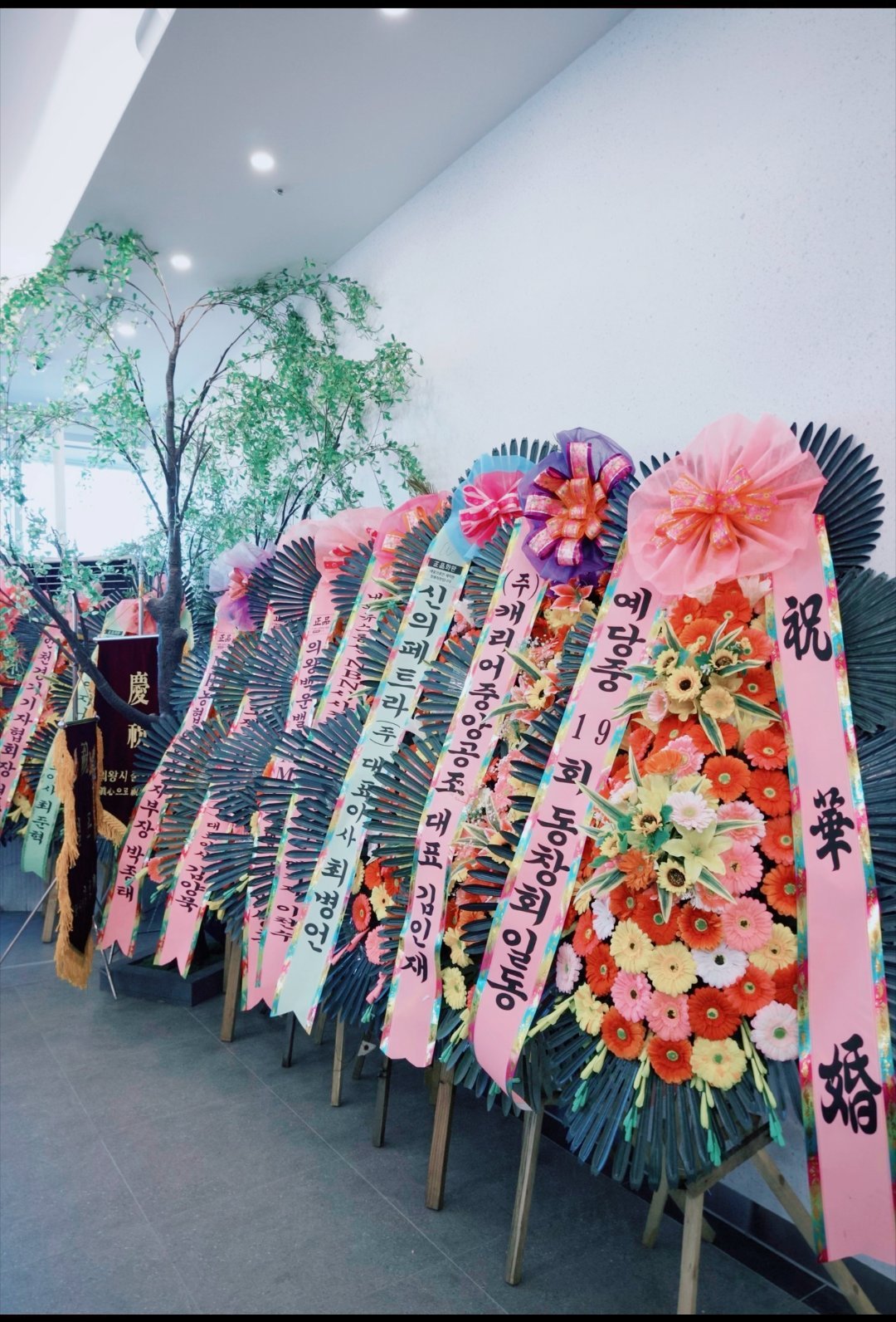 中日韩三国结婚礼服的变迁韩国结婚的花圈。[捂嘴哭] ​​​