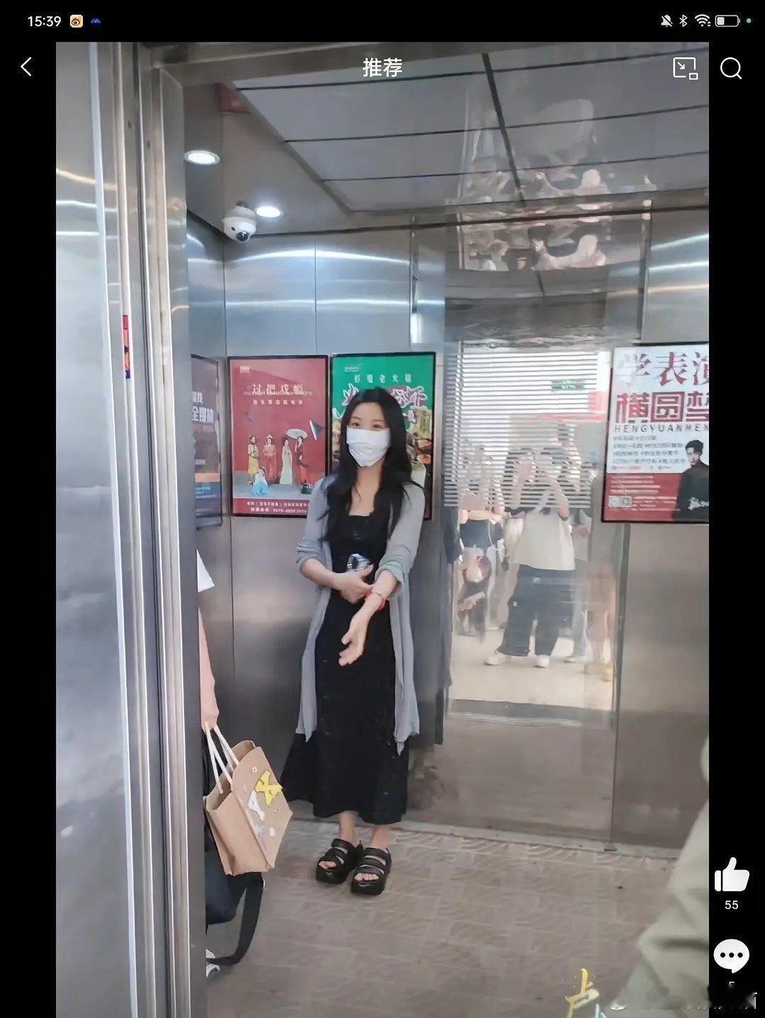 怎么回事，卢昱晓戴口罩也掩饰不了邋遢的感觉 ​​​