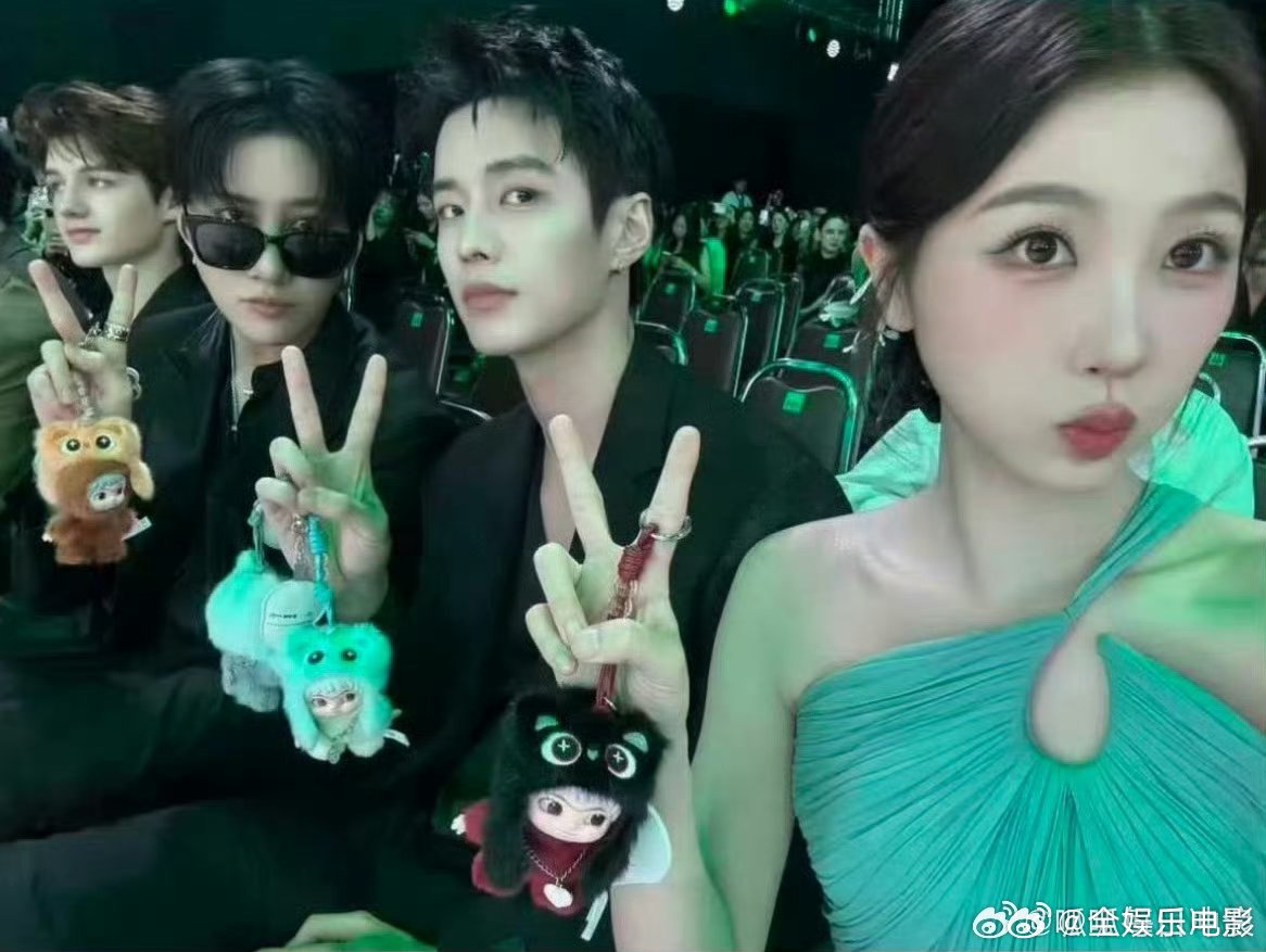 虞书欣何与自拍虞书欣何与自拍照虞书欣何与自拍照爱奇艺发了虞书欣何与自拍照 ​​​