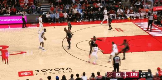 篮下接球扣一个~！！ 