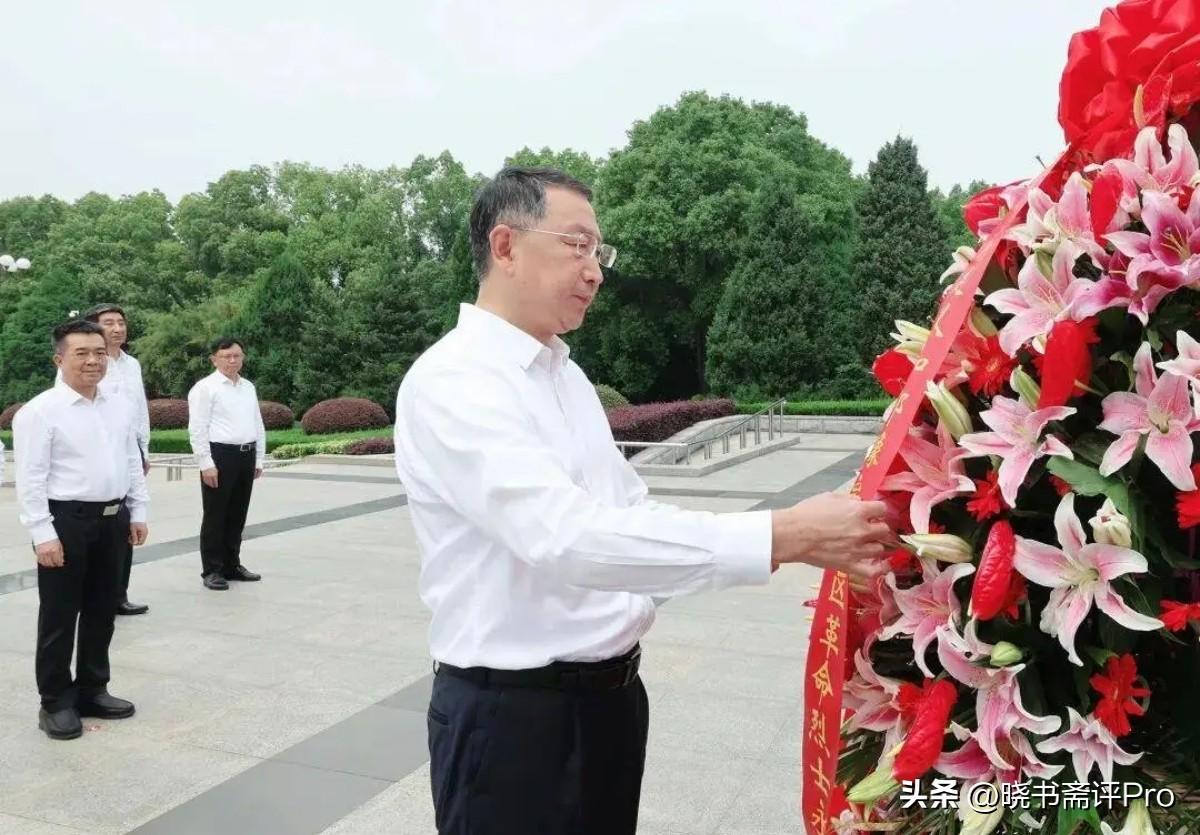 这个动作不寻常！新上任的湖北省委书记关志鸥到了红安县，瞻仰黄麻起义和鄂豫皖苏区革
