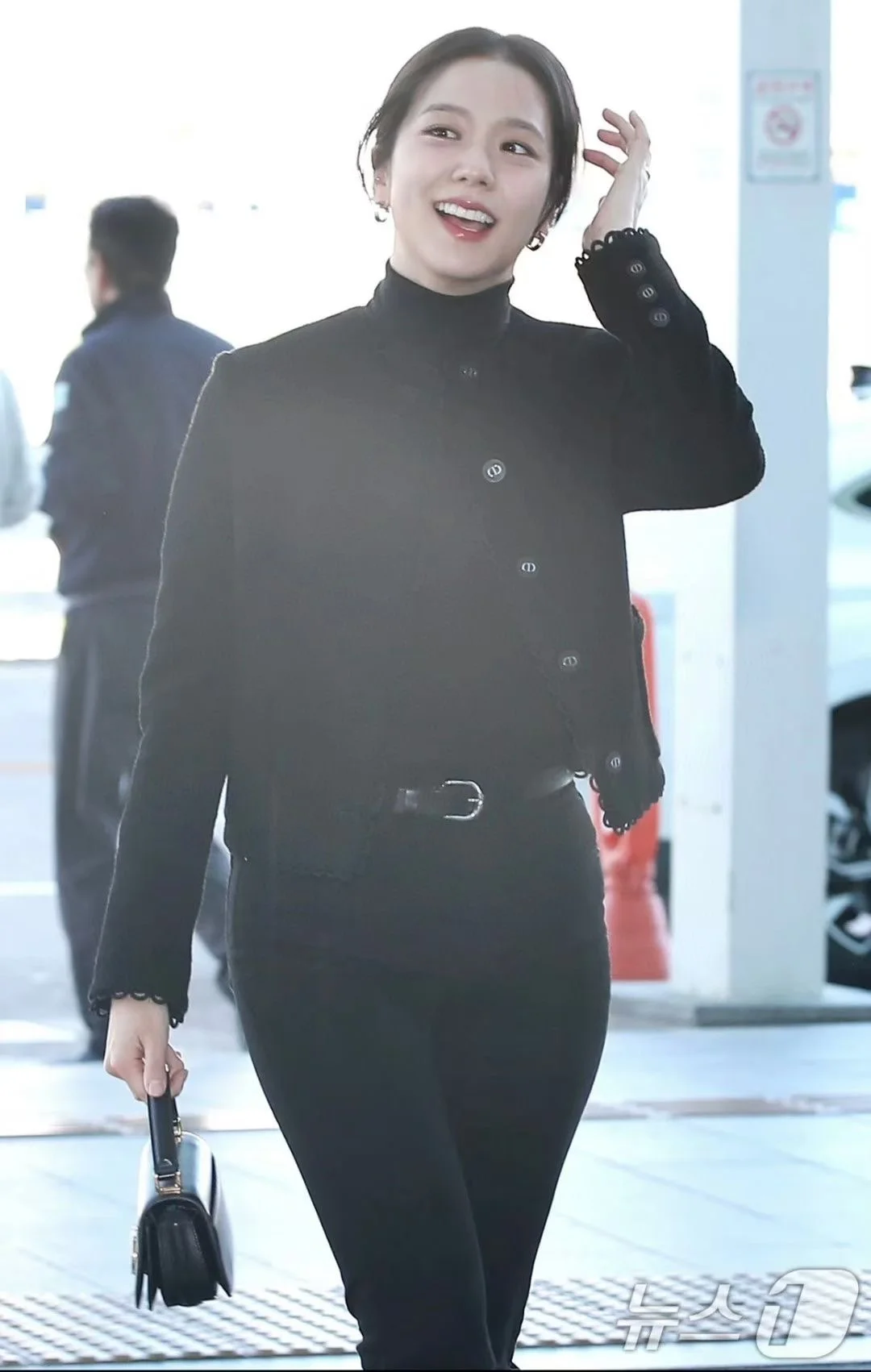 金智秀 all  black in Dior~🖤🖤🖤