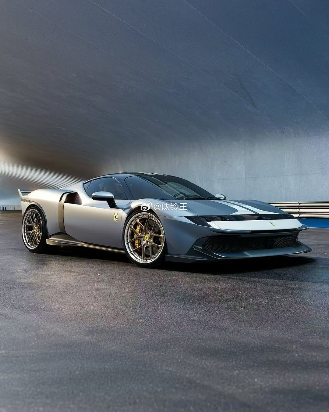 法拉利近日宣布了新的849 Testarossa。新车型配备4.0升v8插电式混