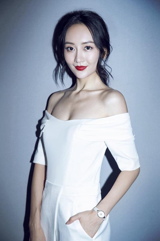 哈尔滨1944热播，杨幂的演技，被拿来和王鸥进行对比，然后被各种拉踩。 
古偶出