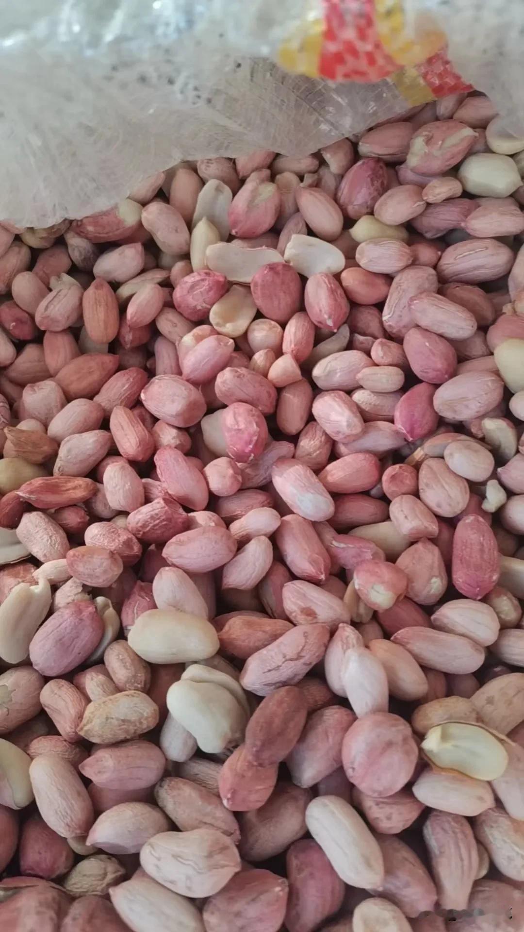 花育大杂花生米通米收4.1-4.25元/斤左右，20/24规格米装10000元/