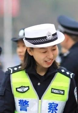 群众一句“警官”温暖了多少辅警的心！

但温暖不能冲昏头脑，荣誉不能掩盖不足。