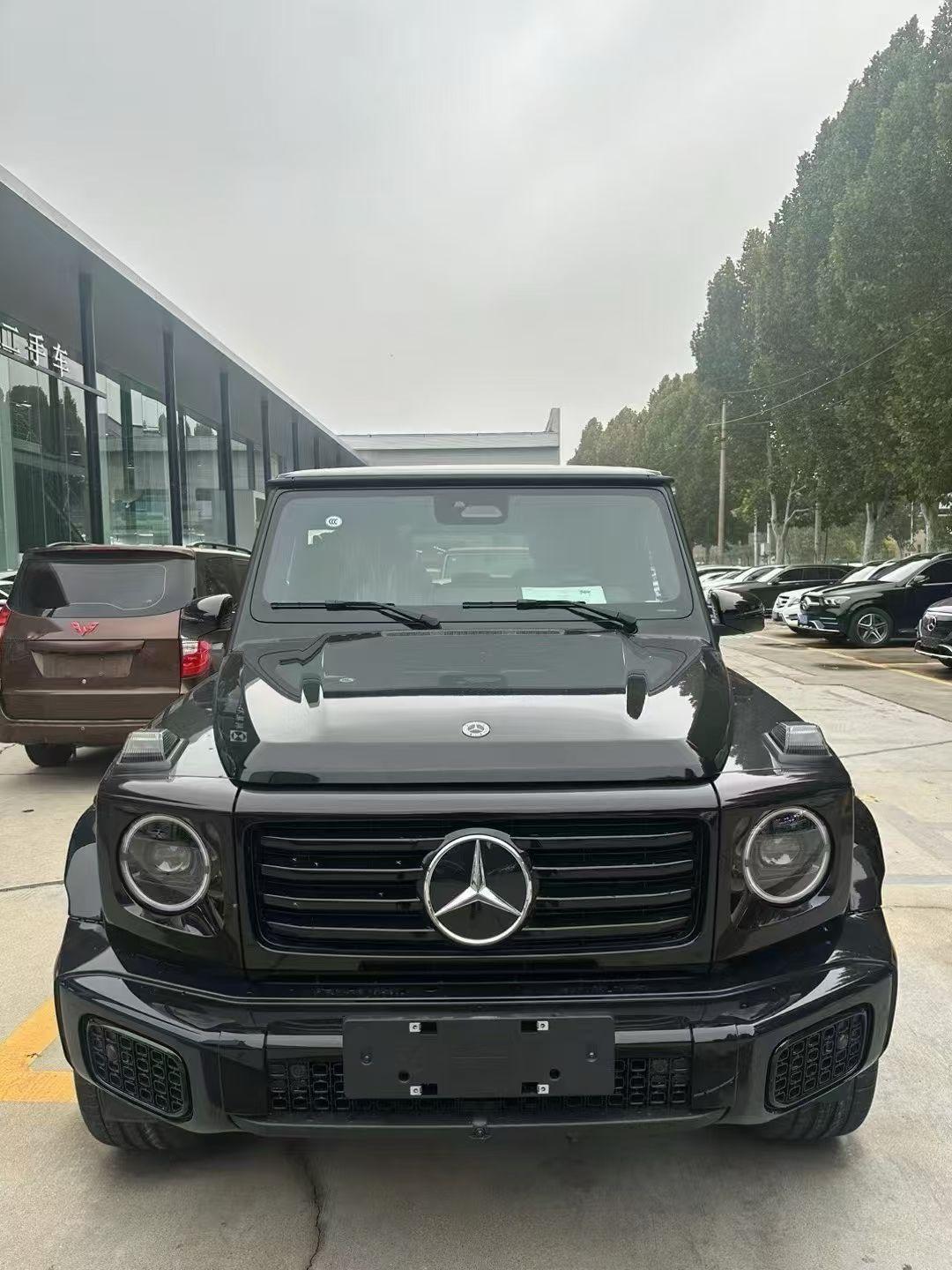 纯电的奔驰大G电动G580 217 优惠68万  黑外黑内 落地也就100多个，