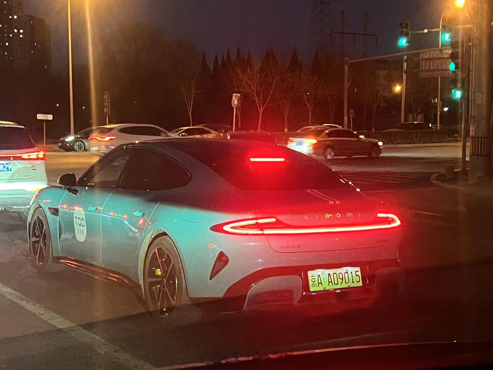 #小米汽车4月交付# 永远相信美好的事情即将发生，期待反转！  ​​​