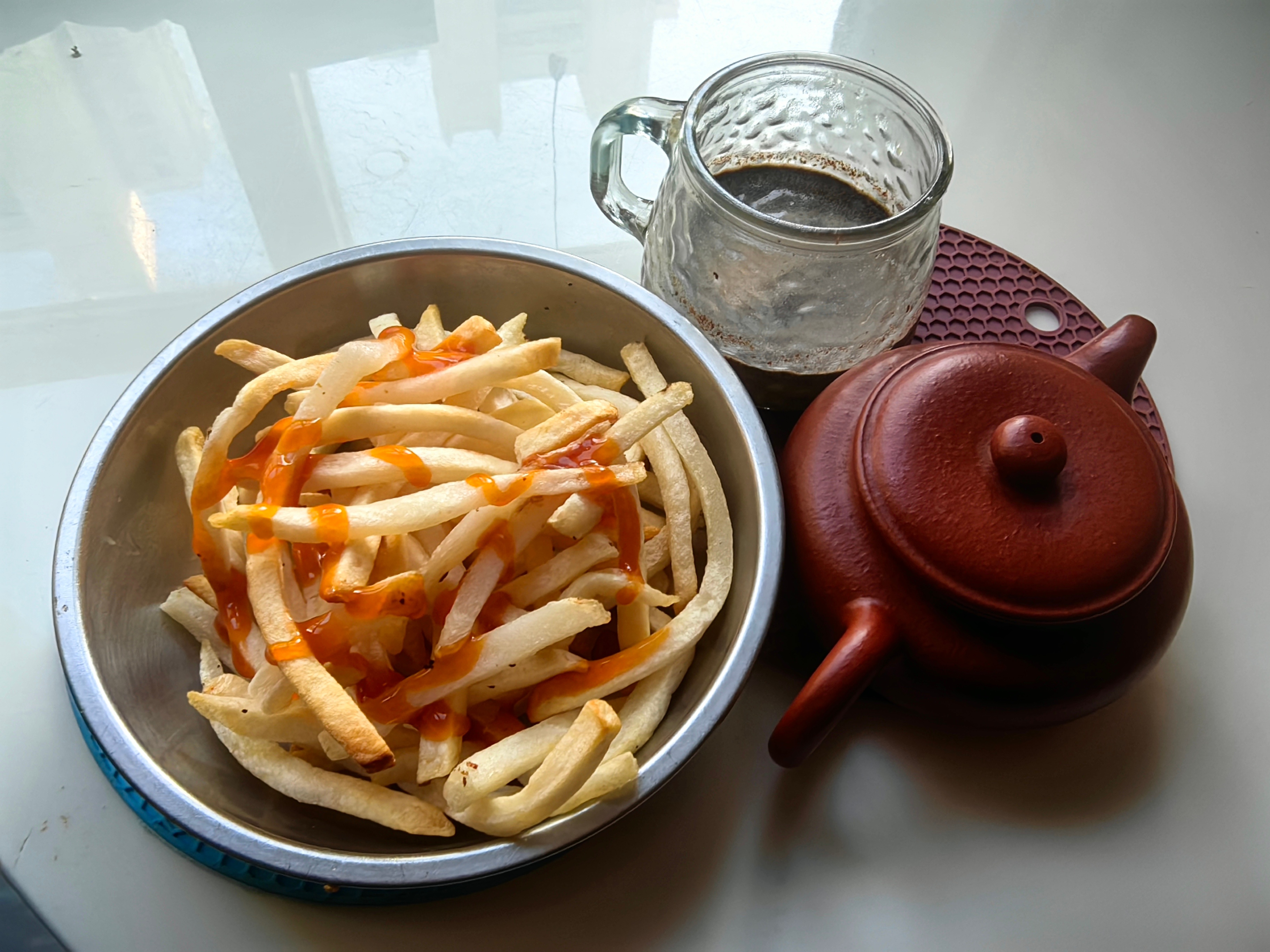 *碎碎念*泡了一晚的骨头入味了，又放了土豆红白萝卜，好吃...今儿起开始喝中药调